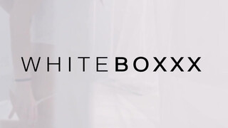 WhiteBoxxx - szexy világos szőke kiscsaj reggel akar baszni