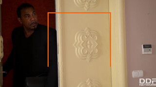 Anissa Kate a bőrös virsli szerető titkárnő