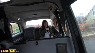 Fake Taxi - Little Eliss a hatalmas cickós tini