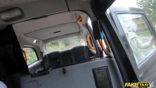 Fake Taxi - Cuki kiscsaj kefélni akar a taxiban