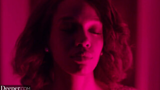 Deeper - Lacey London fehér kárót akart