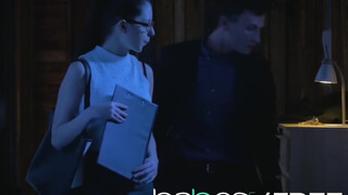 Rebecca Volpetti méretes dákót kap a popsijába