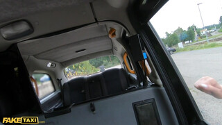 Fake Taxi - Nikki Riddle a kurva turista kiscsaj