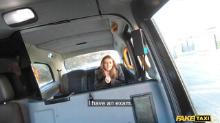 Fake Taxi - 18 éves kiscsaj popóba rakva