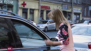 Emily Thorne a méretes cickós barátnő