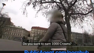 PublicAgent Hajléktalan csaj nem tud a hotelben fizetni
