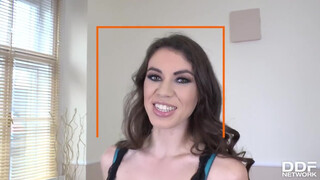 Tiffany Doll két dákót kap a segglukába