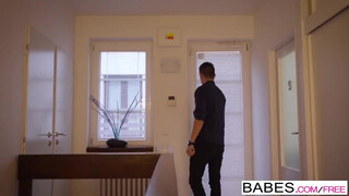 Babes - Paula Shy a méretes didkós spiné