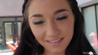 Crystal Rae a méretes didkós latina bige