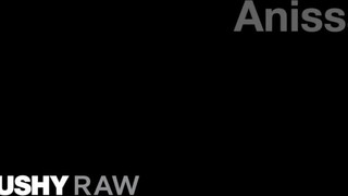 TUSHYRAW - Anissa Kate popójába pélót tolnak