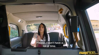 Fake Taxi - Megan Fiore a szexy hatalmas tőgyes csaj