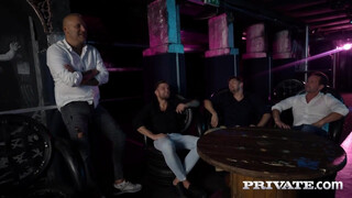 Private com - Tiffany Rousso és Cherry Kiss négy sráccal kúrel
