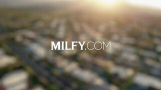 MILFY - Penny Barber pinája megkúrva