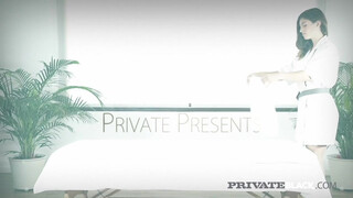 PrivateBlack - Julia Rocka a fullos masszőr nőci