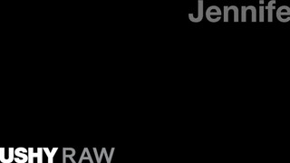TUSHYRAW - Jennifer White kettő kárót kap