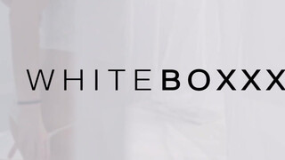 WhiteBoxxx - Darcia Lee a méretes tőgyes magyar kokeró spiné