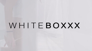 WhiteBoxxx - Oxana Chic pinája meghágva