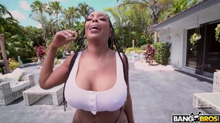 BANGBROS - Yum Thee Boss az óriás didkós milf