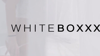 WhiteBoxxx - Eveline Dellai seggbe tolva