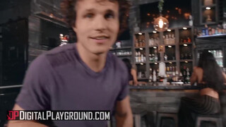 Digital Playground - Alissa Jayde megkúrelva a bárban