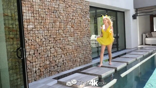 Tiny4k - Raylin Ann a pokémon cosplayes hölgyemény
