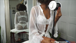 PrincessHaze a fullos barna kiscsaj