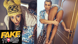 Fake Hostel Porn - Cassie Del Isla a szexy turista kisasszony