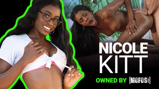 Mofos - Nicole Kitt a bombázó hatalmas cickós néger kiscsaj