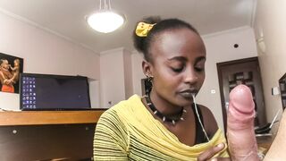 Nyakörves csoki kurva nyáladzik a főnök dákóján