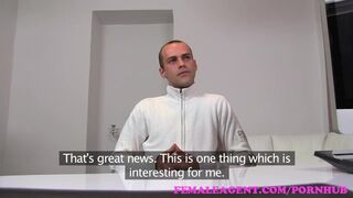 Szexy milf ügynök teszteli a durva csávót