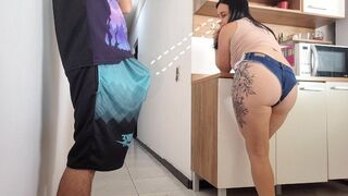 Kockázatos porno a férjem barátjával, nem tudtam ellenállni a merev farkának!