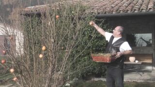 Fullos világos szőke tini amatőr popóba kefélve és szájba spriccelve méretes farasszal